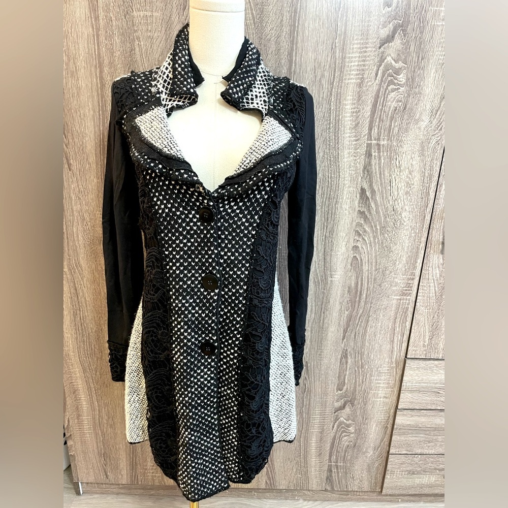 DOLCEZZA Black & White Knit Long Tunic Cardigan with awesome Ruffled Collar!